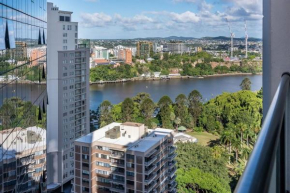 Skyline Sanctuary 1BR Apartment with River Views